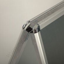 Aluminiowa tablica A z ramkami zatrzaskowymi mm. 700 x 1000